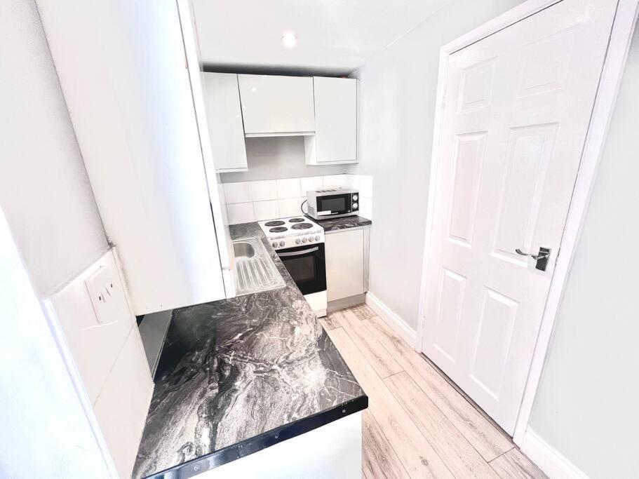 Apartment Modern Near Heathrow