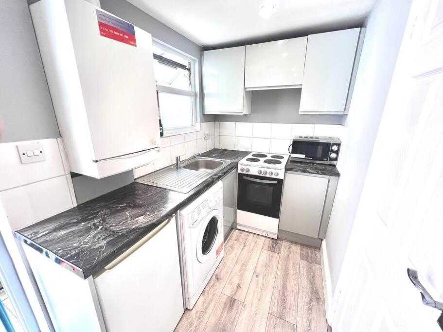 Modern Near Heathrow *